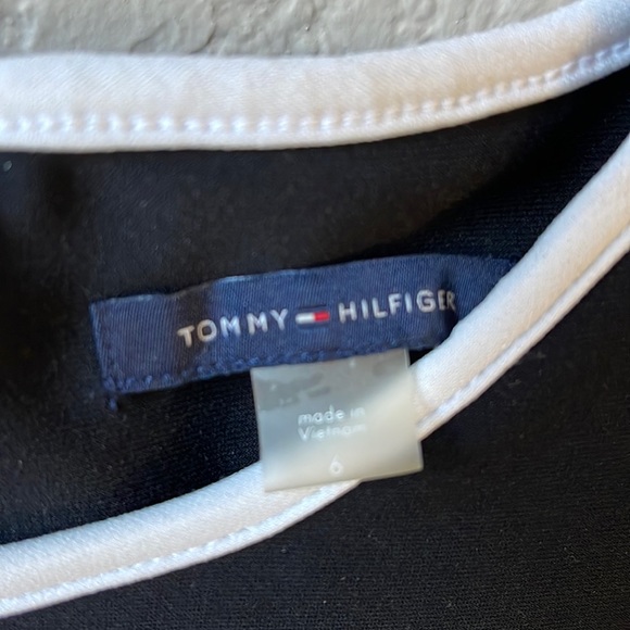 Tommy Hilfiger Bell Sleeve Keyhole Black Dress Sz 6 - Picture 3 of 5
